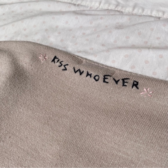 CB Design “Kiss Whoever” Beige Cardigan XL - Picture 5 of 7